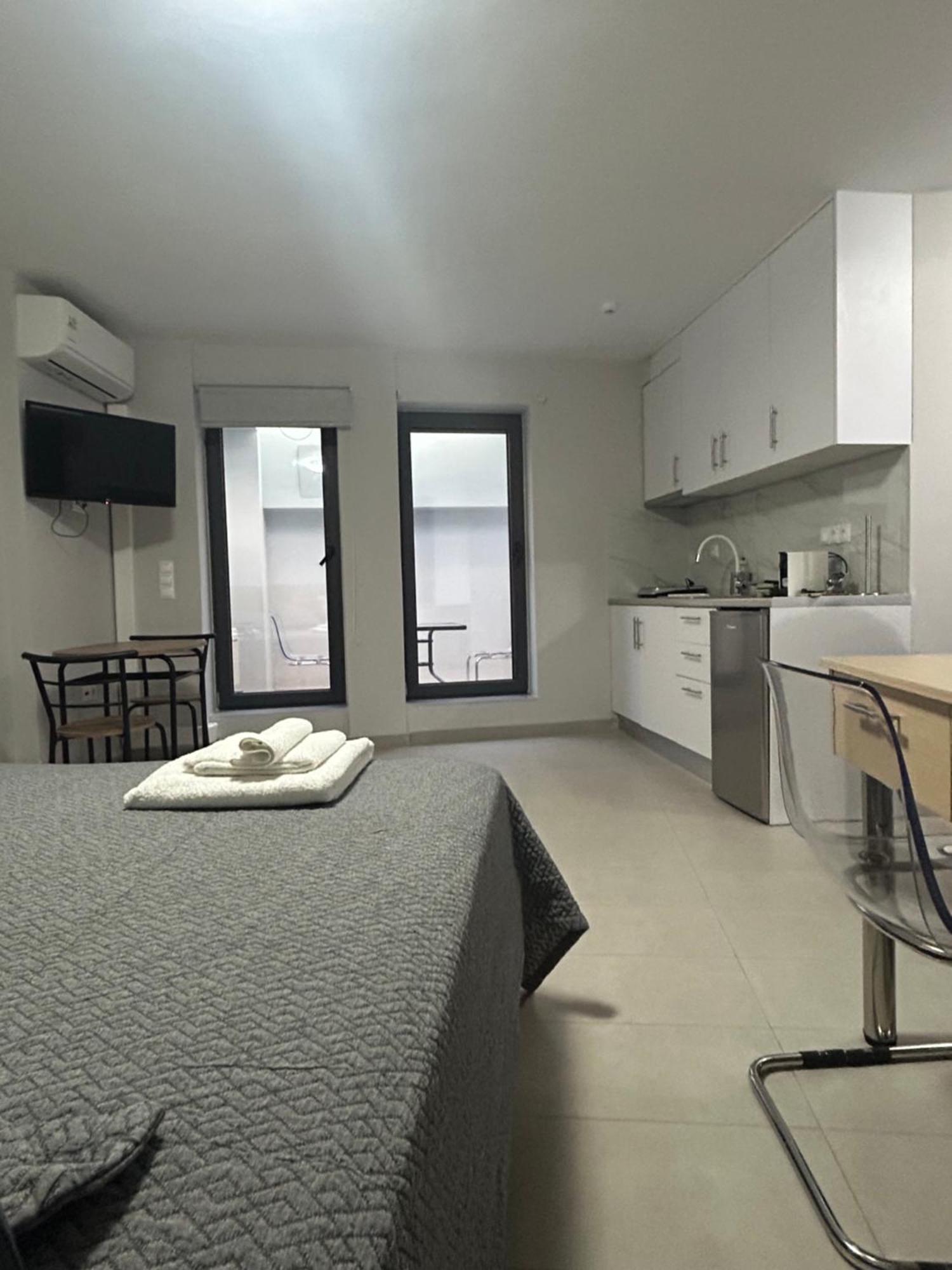 Feels Like Apartment *